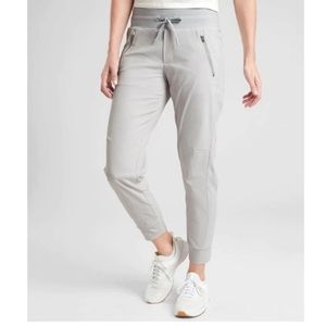 Athleta Trekkie North Jogger Pant in Light Gray Style 405726 size 8